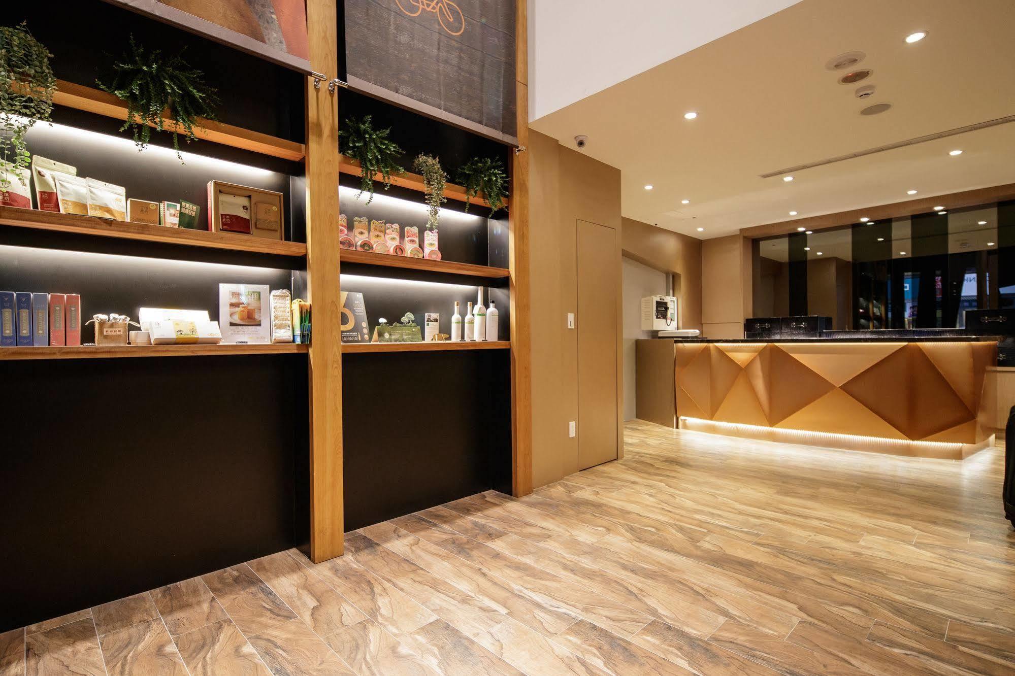 Via Hotel Taipei Station Екстер'єр фото
