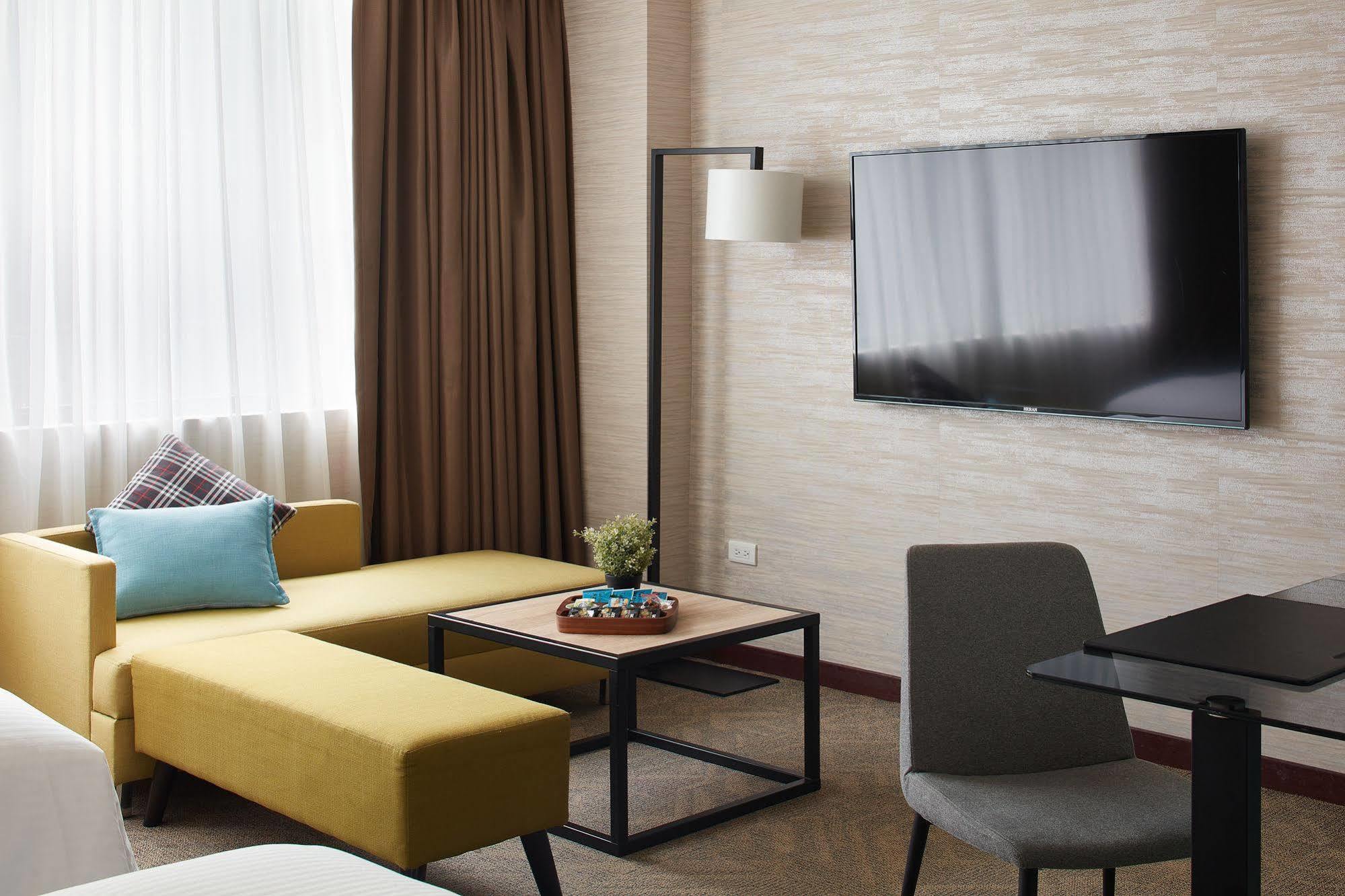 Via Hotel Taipei Station Екстер'єр фото