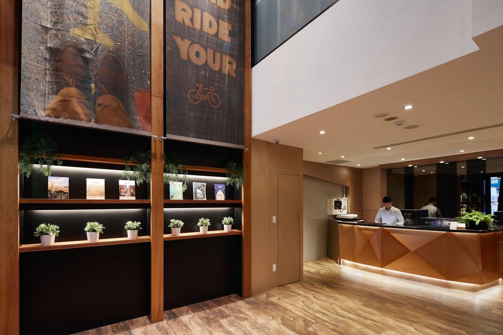 Via Hotel Taipei Station Екстер'єр фото